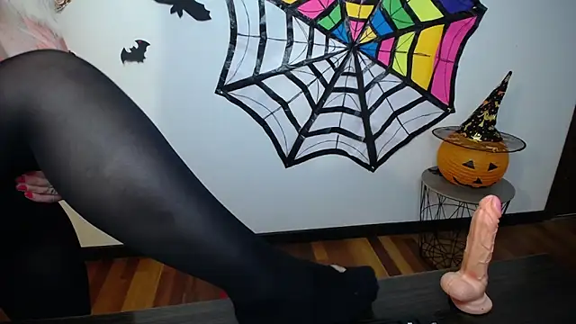 Snapshot of BlondyLeeBest chatting on October 27, 7:53 am BlondyLeeBest online show from October 27, 7:53 am