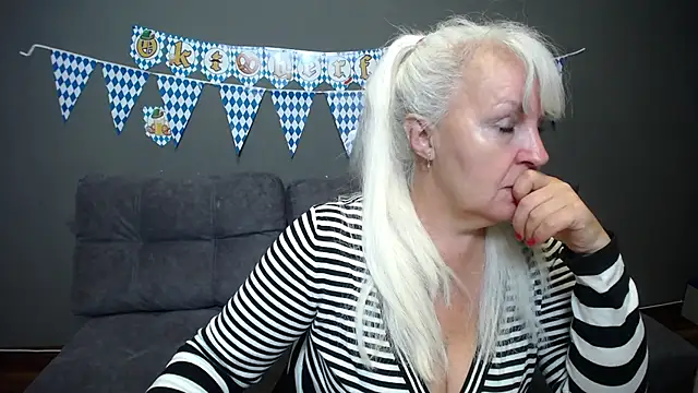 Snapshot of BlondyLeeBest chatting on September 27, 6:58 pm BlondyLeeBest online show from September 27, 6:58 pm