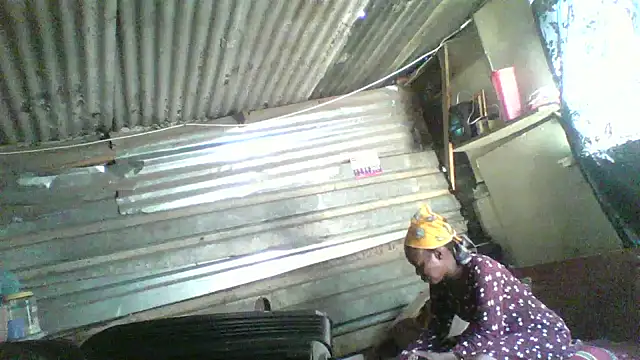 Snapshot of hairybushpussyxx1 chatting on November 4, 11:25 am hairybushpussyxx1 online show from November 4, 11:25 am