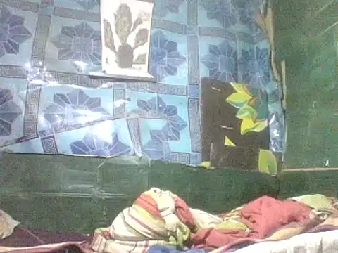 Snapshot of hairybushpussyxx1 chatting on February 28, 5:15 am hairybushpussyxx1 online show from February 28, 5:15 am