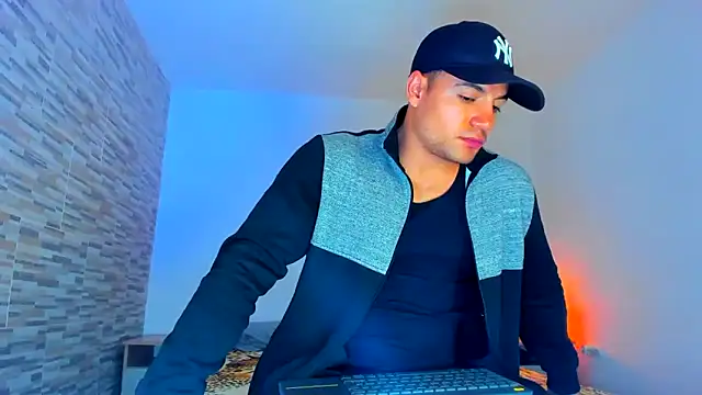Snapshot of nicolas_herrera chatting on March 8, 3:17 am nicolas herrera online show from March 8, 3:17 am