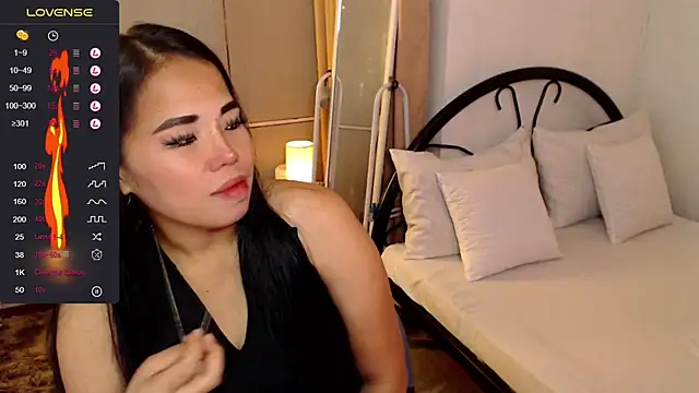 Snapshot of delicious_alice chatting on October 24, 6:12 am delicious alice online show from October 24, 6:12 am