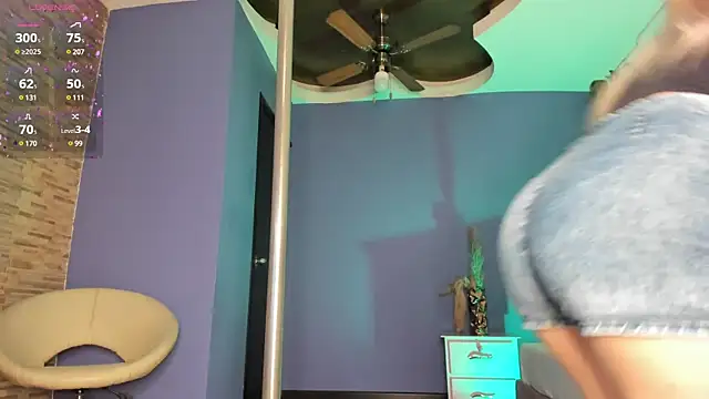 Snapshot of Lissa_Brow chatting on March 8, 2:34 am Lissa Brow online show from March 8, 2:34 am