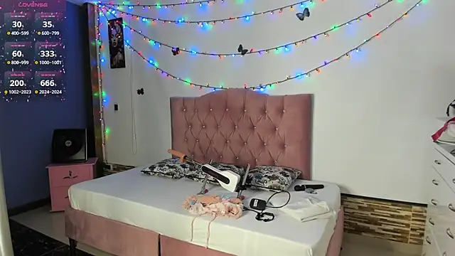 Snapshot of Lissa_Brow chatting on February 22, 2:50 am Lissa Brow online show from February 22, 2:50 am