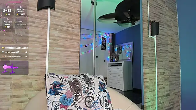 Snapshot of Lissa_Brow chatting on February 5, 5:20 am Lissa Brow online show from February 5, 5:20 am