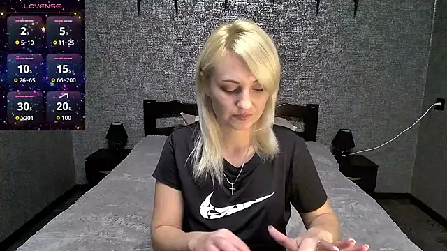 annagreeneyess online show from November 3, 2:42 pm