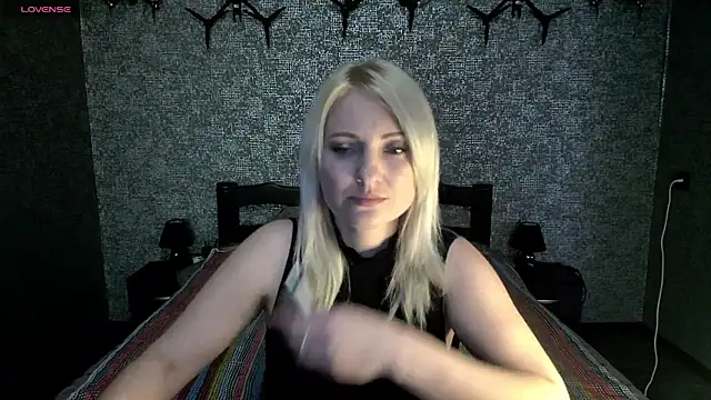 annagreeneyess online show from April 15, 12:32 pm