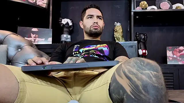 Snapshot of matteosantos chatting on November 7, 10:20 am matteosantos online show from November 7, 10:20 am