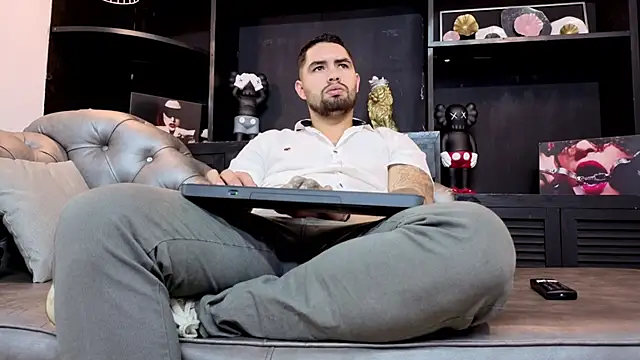 Snapshot of matteosantos chatting on November 11, 12:00 pm matteosantos online show from November 11, 12:00 pm