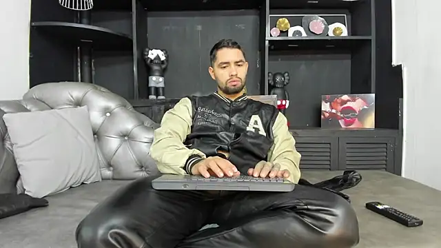 Snapshot of matteosantos chatting on November 14, 11:47 am matteosantos online show from November 14, 11:47 am