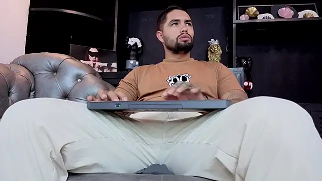 Snapshot of matteosantos chatting on November 21, 12:15 pm matteosantos online show from November 21, 12:15 pm