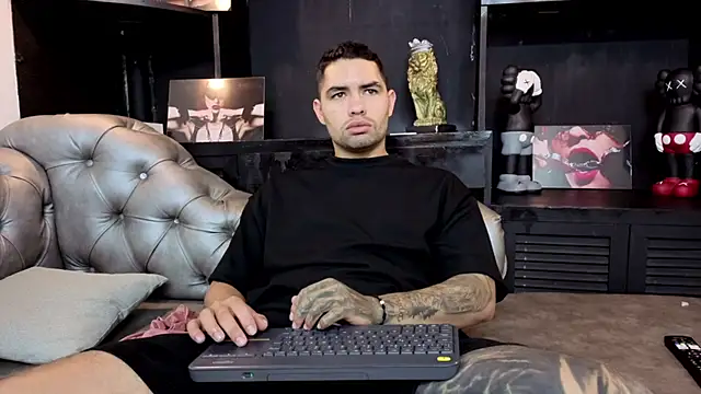 Snapshot of matteosantos chatting on October 22, 11:42 am matteosantos online show from October 22, 11:42 am