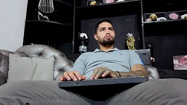 Snapshot of matteosantos chatting on December 1, 12:17 pm matteosantos online show from December 1, 12:17 pm