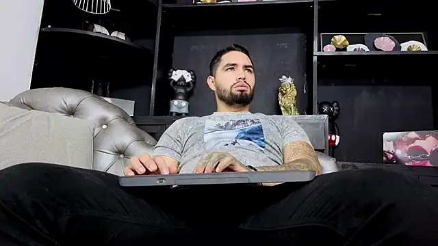 matteosantos online show from December 15, 11:38 am