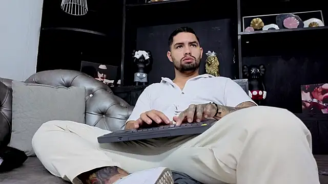 Snapshot of matteosantos chatting on November 12, 12:09 pm matteosantos online show from November 12, 12:09 pm