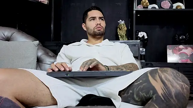 Snapshot of matteosantos chatting on November 2, 11:37 am matteosantos online show from November 2, 11:37 am