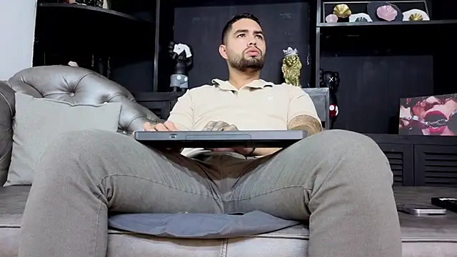 Snapshot of matteosantos chatting on November 25, 11:43 am matteosantos online show from November 25, 11:43 am