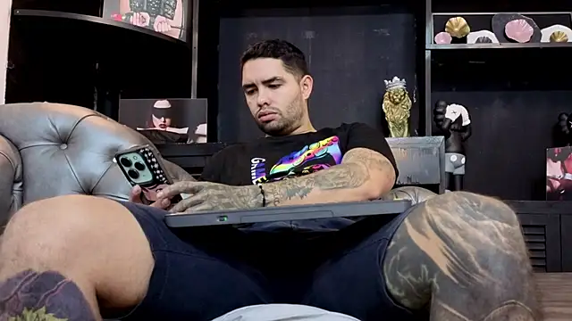 Snapshot of matteosantos chatting on October 28, 11:53 am matteosantos online show from October 28, 11:53 am