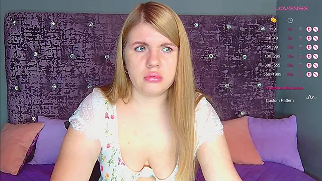 Snapshot of NoraBigAss chatting on December 1, 1:28 am NoraBigAss online show from December 1, 1:28 am