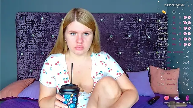 Snapshot of NoraBigAss chatting on November 15, 1:42 am NoraBigAss online show from November 15, 1:42 am