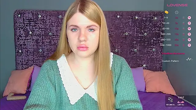 Snapshot of NoraBigAss chatting on December 2, 1:50 am NoraBigAss online show from December 2, 1:50 am