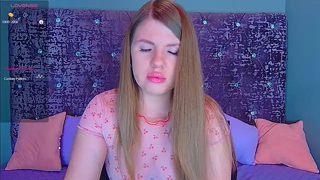 Snapshot of NoraBigAss chatting on March 13, 1:32 am NoraBigAss online show from March 13, 1:32 am