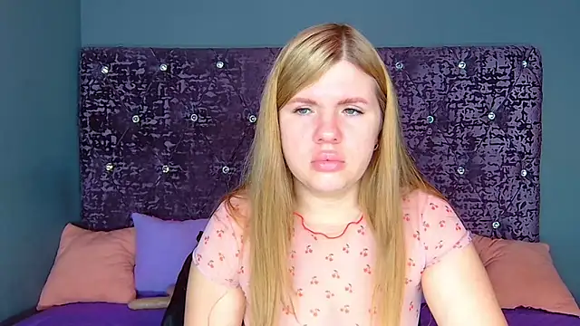 Snapshot of NoraBigAss chatting on November 10, 12:59 am NoraBigAss online show from November 10, 12:59 am