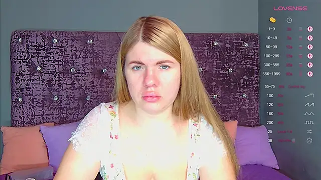 Snapshot of NoraBigAss chatting on November 26, 1:27 am NoraBigAss online show from November 26, 1:27 am