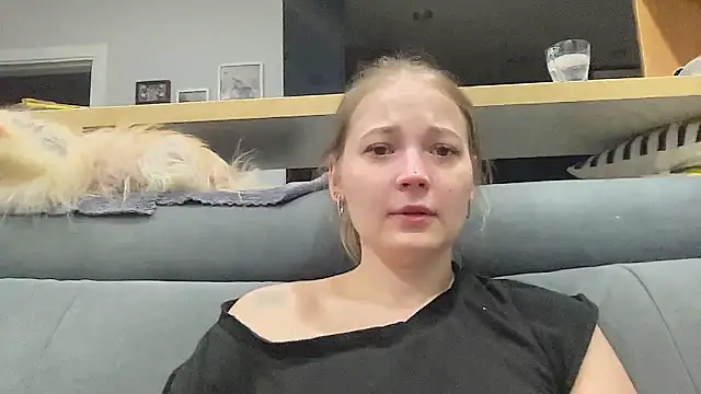 CharmingSarah online show from April 8, 4:41 pm