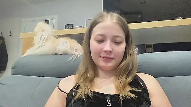 CharmingSarah online show from March 4, 5:10 pm