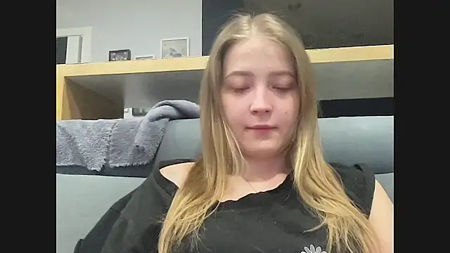 CharmingSarah online show from February 25, 5:35 pm