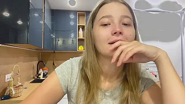 Snapshot of CharmingSarah chatting on September 13, 3:45 pm CharmingSarah online show from September 13, 3:45 pm