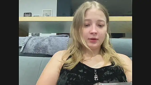 Snapshot of CharmingSarah chatting on October 16, 4:26 pm CharmingSarah online show from October 16, 4:26 pm