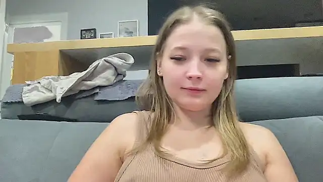 Snapshot of CharmingSarah chatting on October 25, 4:40 pm CharmingSarah online show from October 25, 4:40 pm