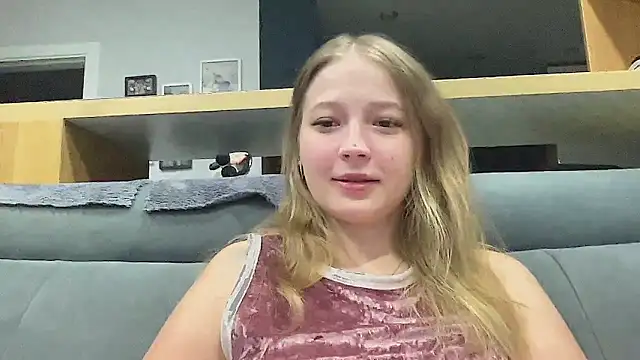 CharmingSarah online show from November 13, 5:39 pm