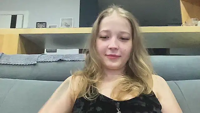 CharmingSarah online show from May 14, 4:26 pm