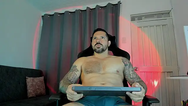 Snapshot of Pierre_Vidal chatting on November 10, 10:37 pm Pierre Vidal online show from November 10, 10:37 pm