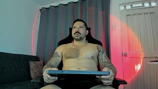 Snapshot of Pierre_Vidal chatting on November 1, 9:19 pm Pierre Vidal online show from November 1, 9:19 pm