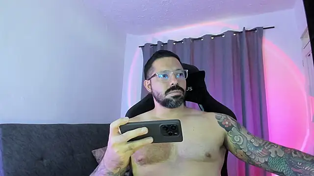 Snapshot of Pierre_Vidal chatting on June 4, 9:08 pm Pierre Vidal online show from June 4, 9:08 pm
