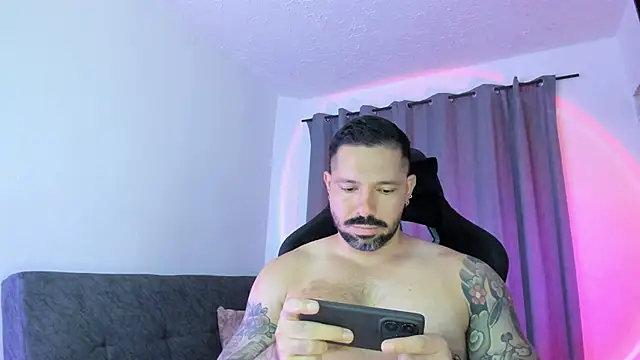 Snapshot of Pierre_Vidal chatting on June 10, 11:28 pm Pierre Vidal online show from June 10, 11:28 pm