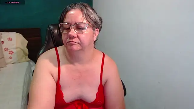Snapshot of scaelettdubois chatting on July 9, 12:11 am scaelettdubois online show from July 9, 12:11 am