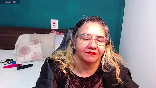 Snapshot of scaelettdubois chatting on February 27, 2:46 am scaelettdubois online show from February 27, 2:46 am