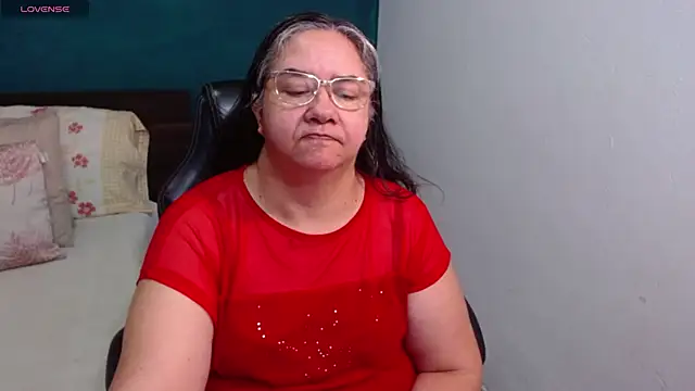 Snapshot of scaelettdubois chatting on June 14, 10:16 am scaelettdubois online show from June 14, 10:16 am