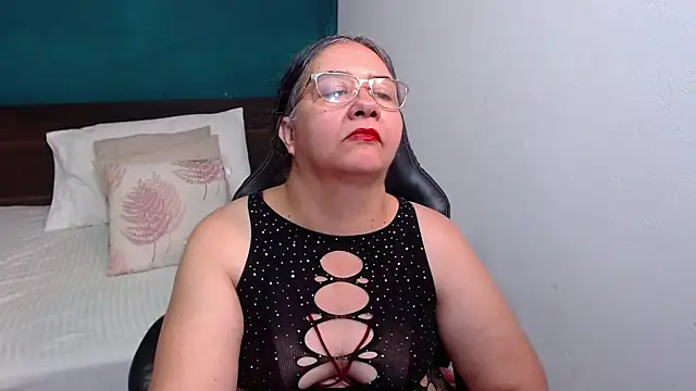 Snapshot of scaelettdubois chatting on November 15, 11:09 pm scaelettdubois online show from November 15, 11:09 pm