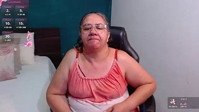 scaelettdubois online show from February 17, 1:25 am