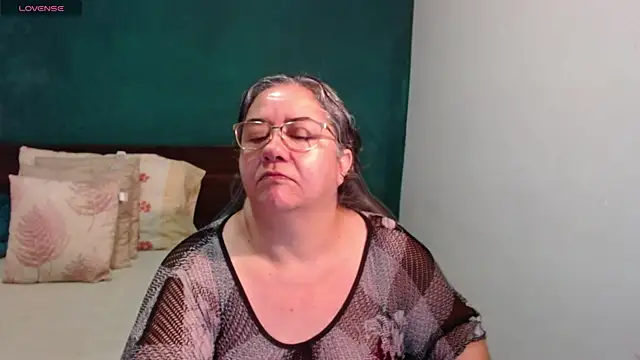 Snapshot of scaelettdubois chatting on July 10, 7:19 am scaelettdubois online show from July 10, 7:19 am