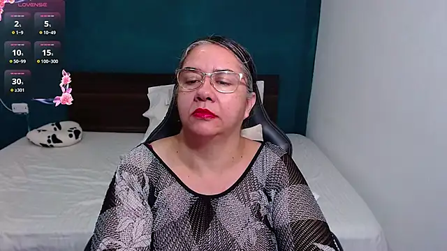 Snapshot of scaelettdubois chatting on October 10, 2:12 am scaelettdubois online show from October 10, 2:12 am