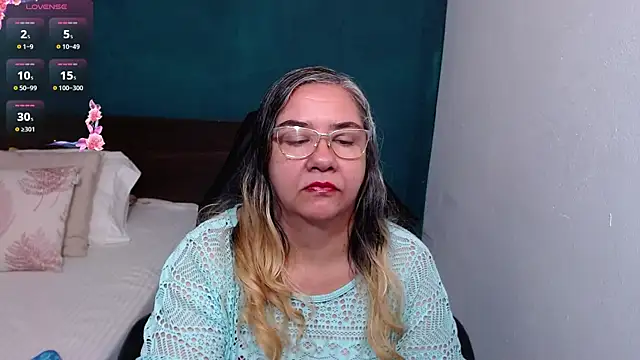 Snapshot of scaelettdubois chatting on September 21, 8:58 pm scaelettdubois online show from September 21, 8:58 pm