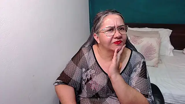 Snapshot of scaelettdubois chatting on November 11, 1:00 am scaelettdubois online show from November 11, 1:00 am