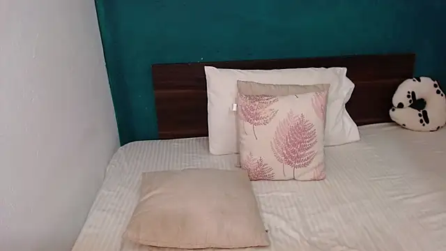 Snapshot of scaelettdubois chatting on November 14, 12:25 am scaelettdubois online show from November 14, 12:25 am